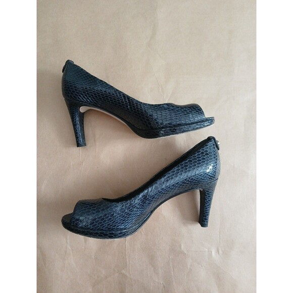 Stuart Weitzman Blue Snakeskin Peep Toe Pumps Size 7N Mob Wife Glam Heels - Picture 1 of 8